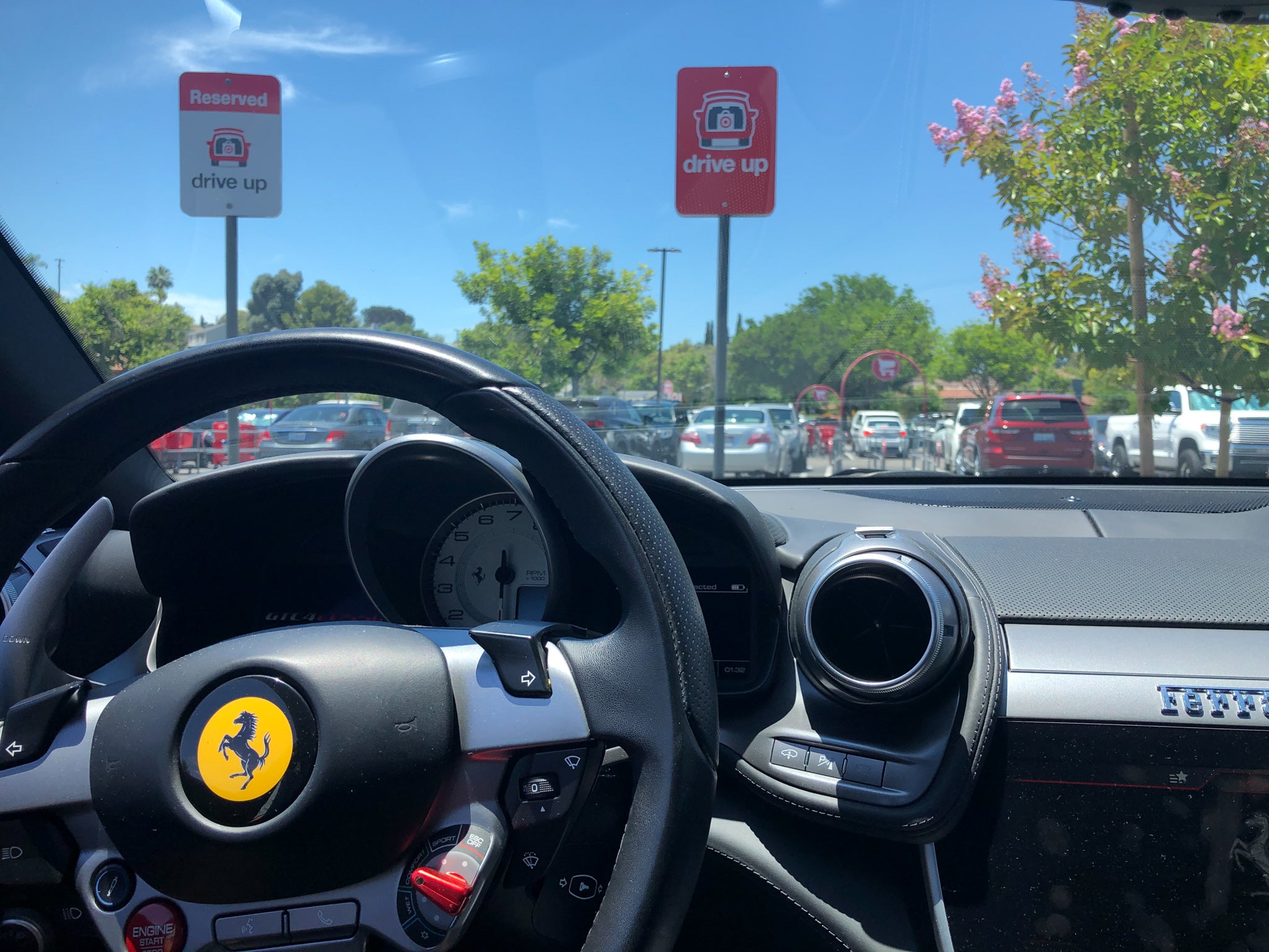 Ferrari GTC4Lusso interior (1)