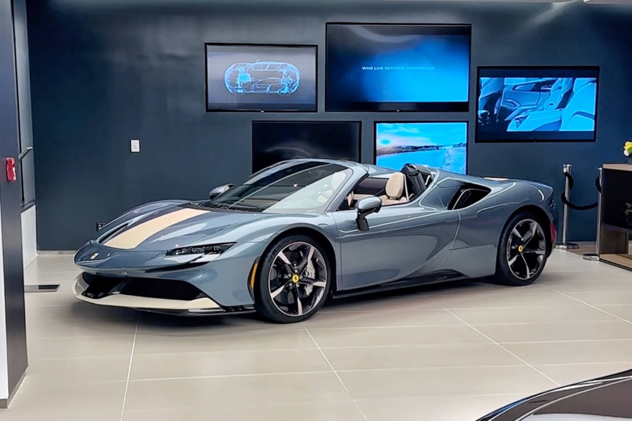 Ferrari SF90 Spider in Blu Genziana Storico