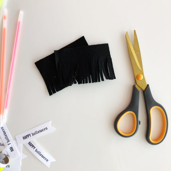 GLOWSTICK BROOM - NO CANDY HALLOWEEN TREAT - STEP 3