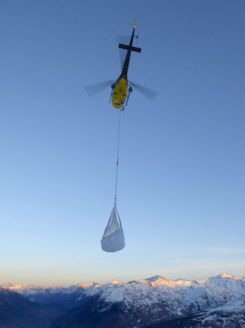 Neige artificielle livrée par hélicoptère