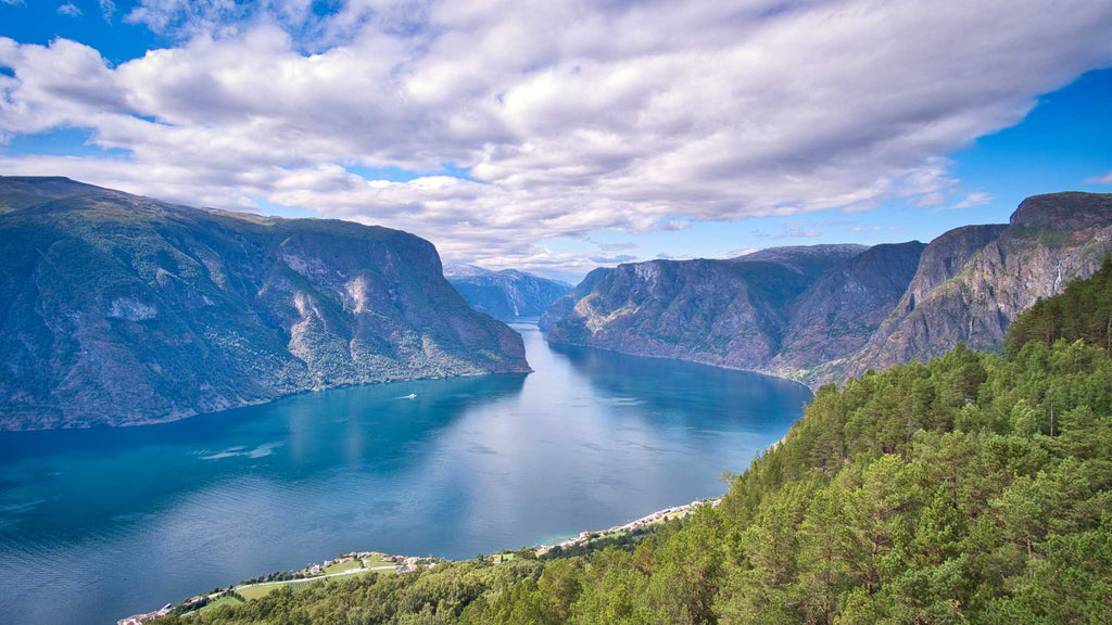 Utsikt över Aurlandsfjorden i Norge