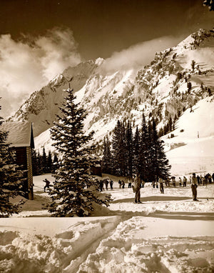 Winter Antiques and Vintage Ski Decor - VintageWinter