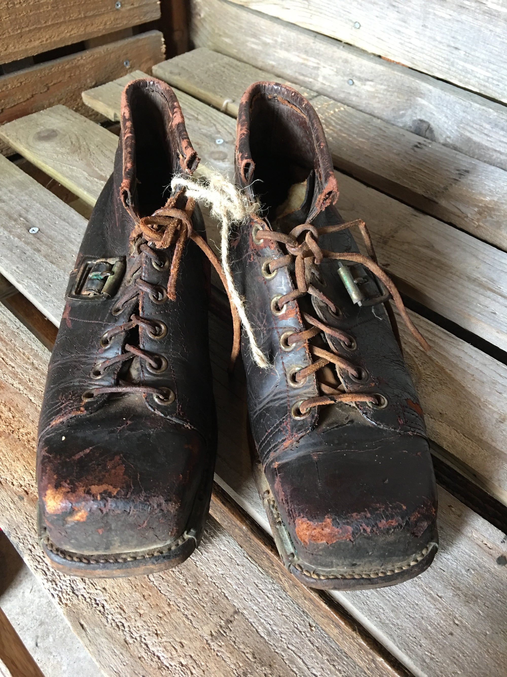 Vintage Leather Ski Boots with Square 