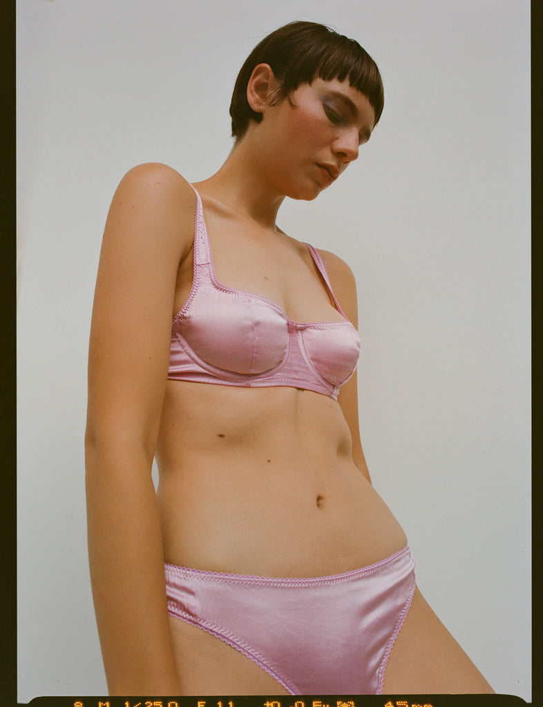 A model wearing the Gita underwire bra and Gwyneth Panty in pink.