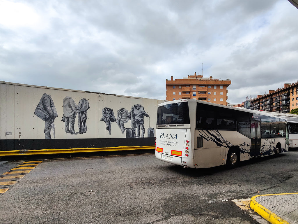 Mural von HYURO in Tarragona am Busbahnhof