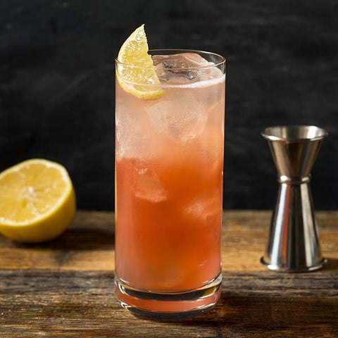 Sloe Gin Fizz Cocktail Zitrone Garnitur Holzuntergrund