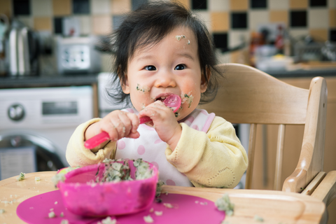 baby mess while eating