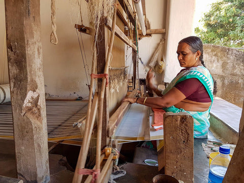 Kuthampully Handlooms: A Hidden Handloom Gem In Kerala - PinkLungi