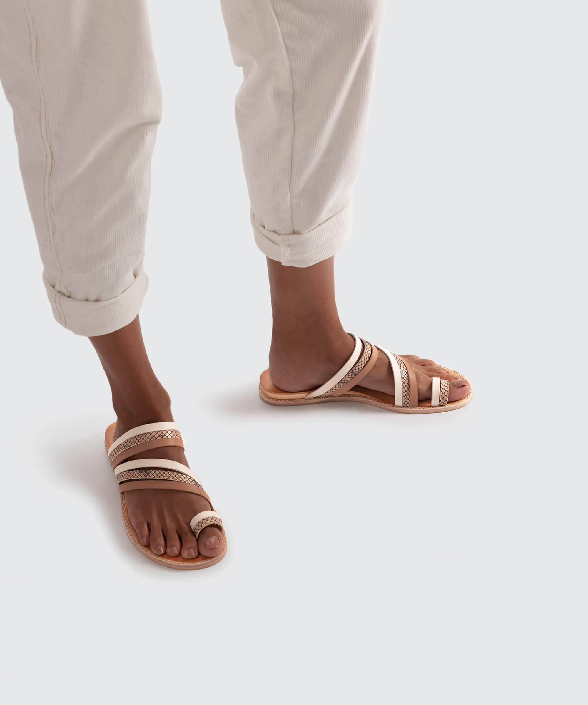 NELLY SANDALS IN TAN – Dolce Vita