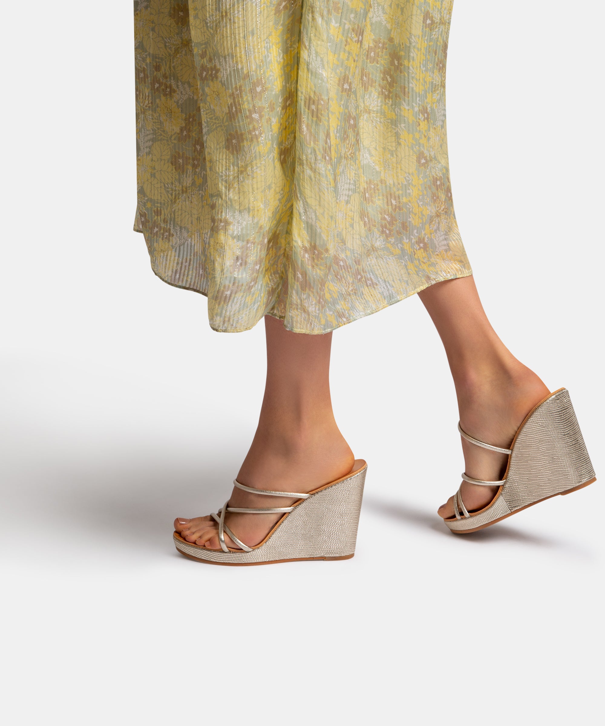 NAYA WEDGES IN LIGHT GOLD LEATHER 
