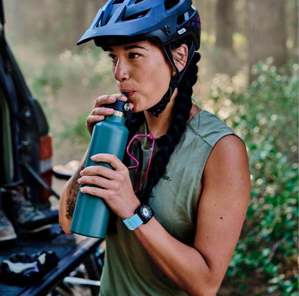 Perfect for your kid's stay at summer camp, the Hydro Flask 24oz Standard Mouth Flex Straw Cap Bottle keeps them hydrated throughout their adventures.