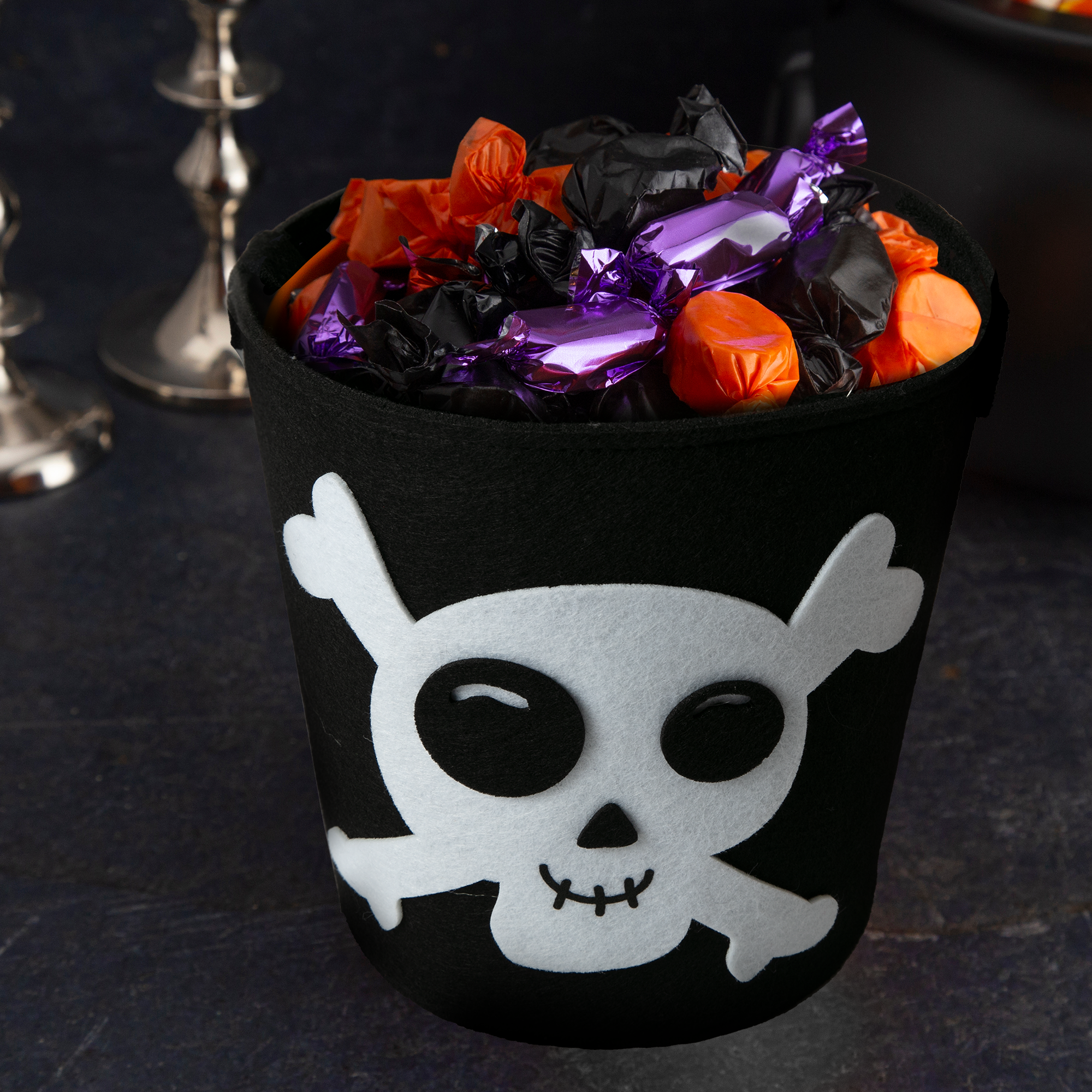 Image of Art Star Halloween Felt Skull & Crossbones Bucket 18 x 17.5cm