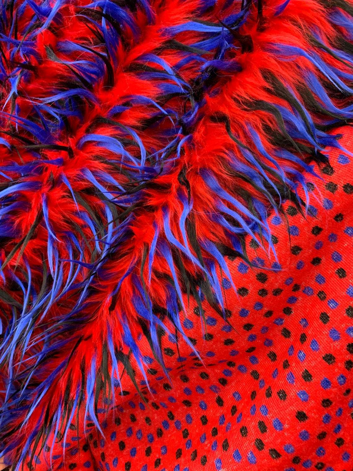 Realistic faux fur fabric, soft and silky effect – Red-black