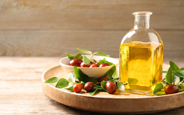Top 8 Jojoba Oil Benefits For Your Hair & How To Use It – Vedix