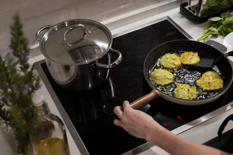 induction cooktop frying