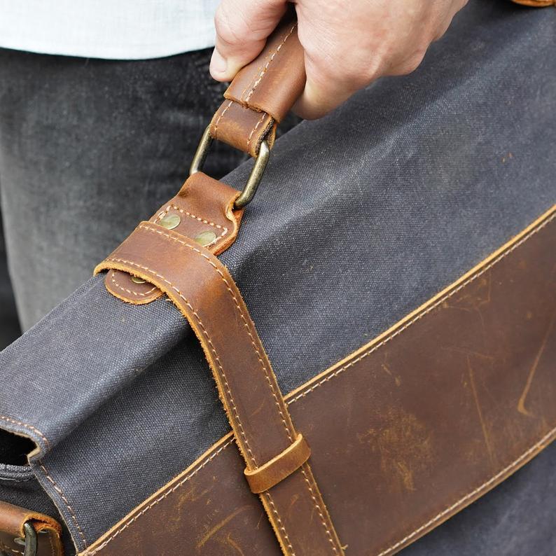 MODELLSHOW von Woosir Herren-Umhängetasche, wasserdichte Canvas-Leder-Computer-Laptop-Tasche