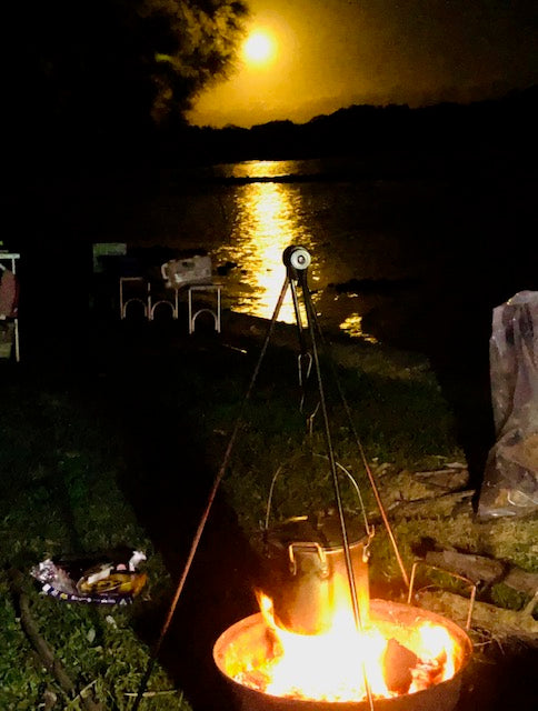 VanEssa Traveller - moonlight campfire