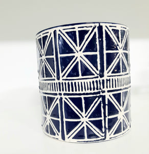 Slate blue pattern pot