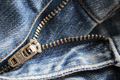HOW TO MAKE A ZIPPER RUN SMOOTH USING CANDLE WAX 