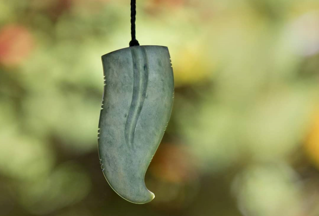 Pounamu Tooth Niho Design (Rei Puta)