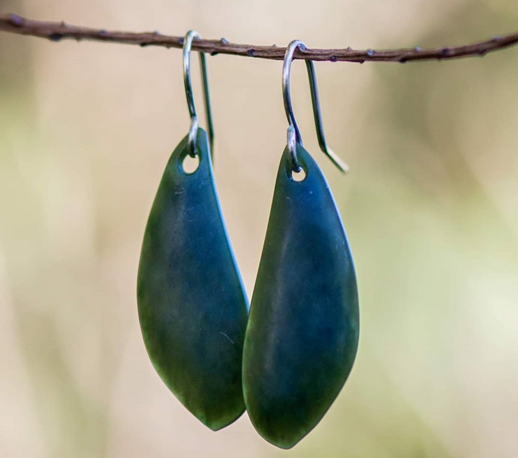 Pounamu earrings carved by Kyohei Noguchi