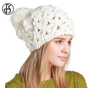 white knitted beanie hat