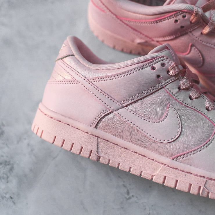 nike dunk low se prism pink