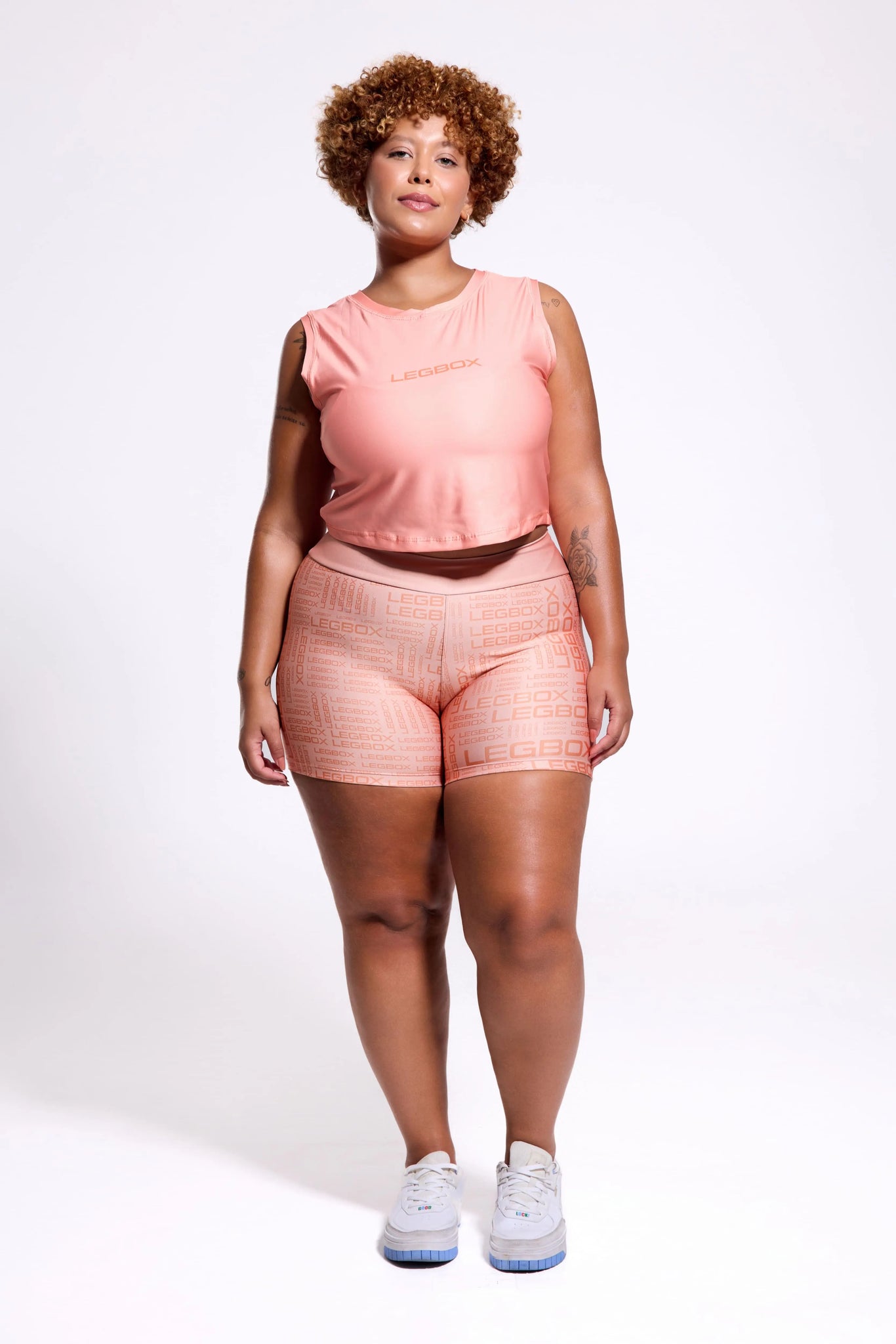 Mulher com look fitness plus