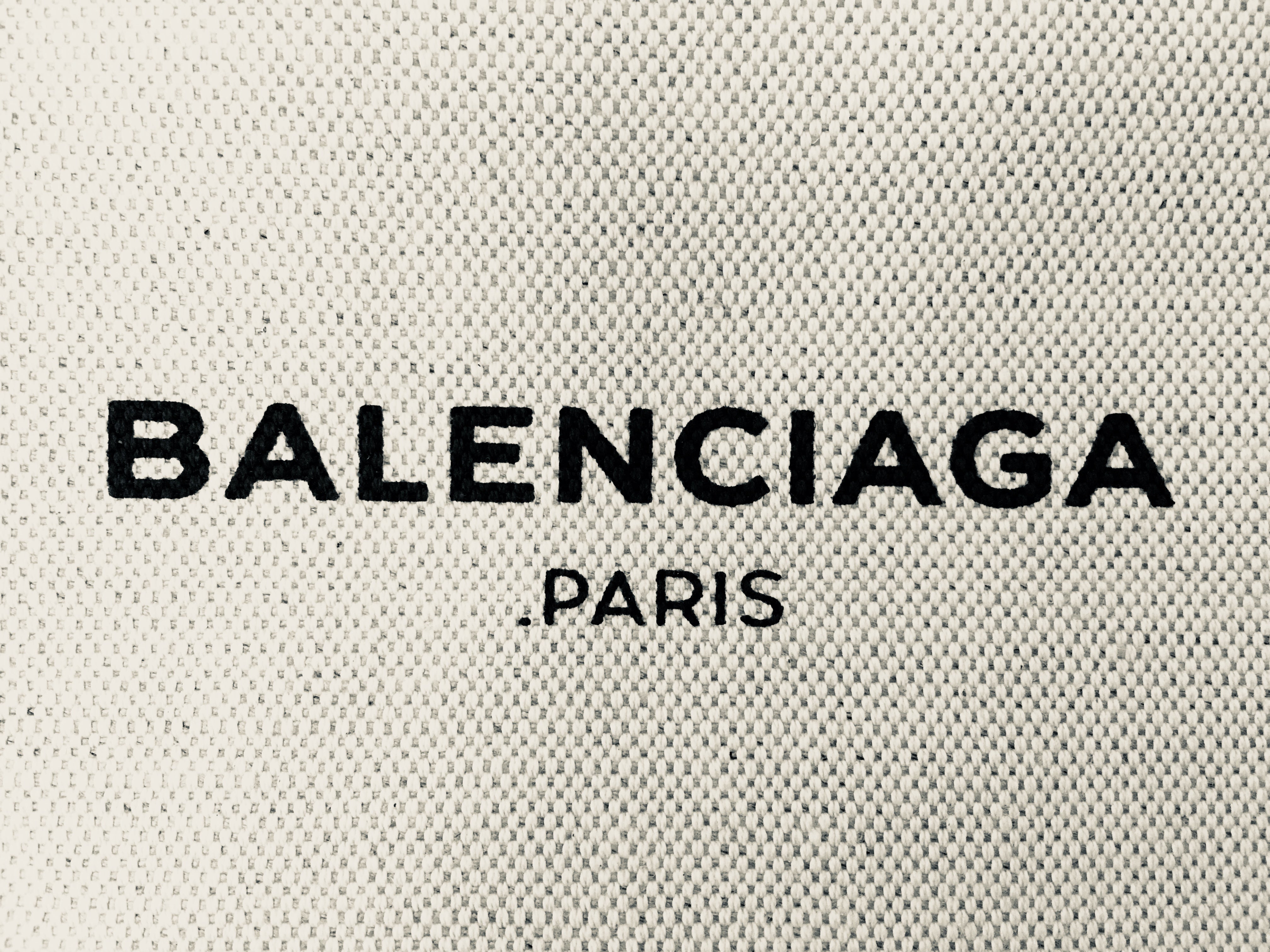 Как пишется баленсиага. Баленсиага лого. Balenciaga логотип. Balenciaga надпись. Balenciaga наклейка.