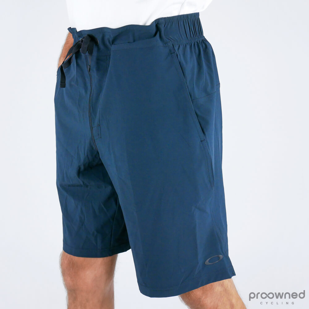 oakley icon woven shorts