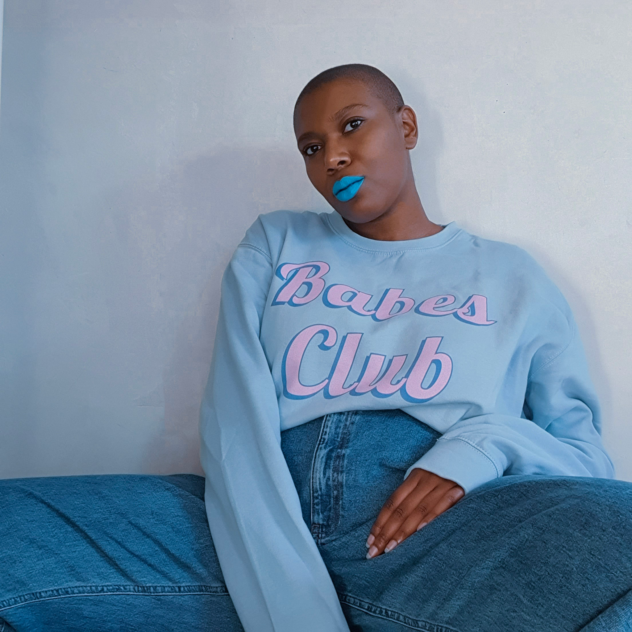 Fassi porte le sweat-shirt bleu babes club