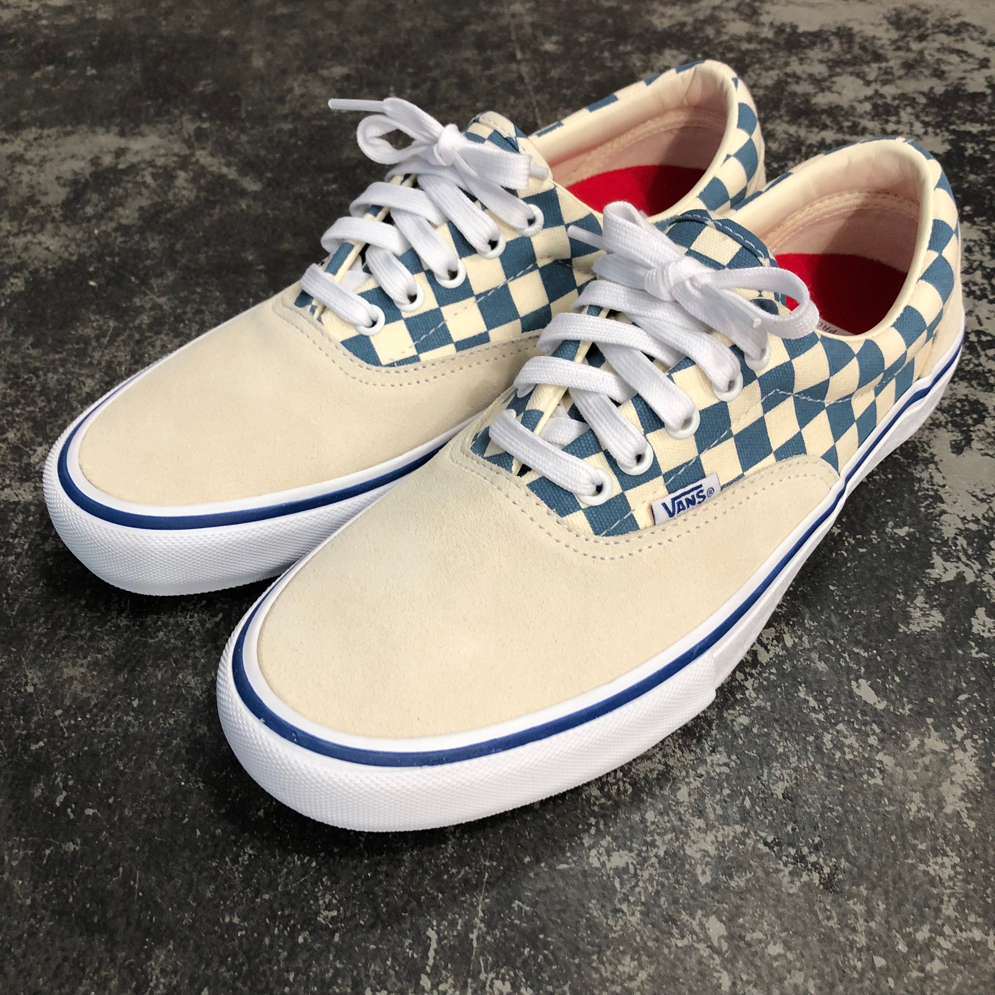 vans era classic white