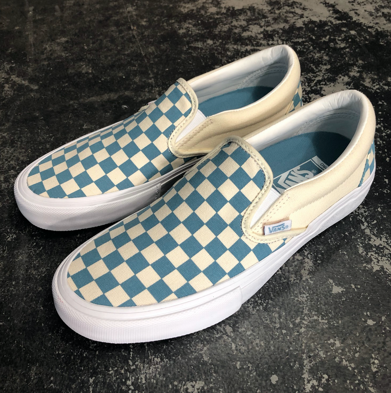 vans slip on pro checkered