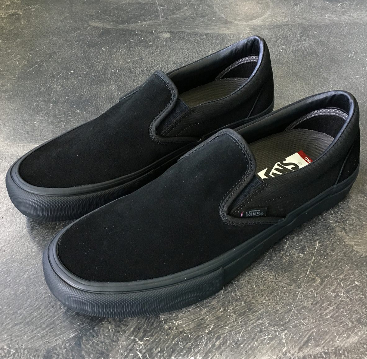 vans slip on blackout