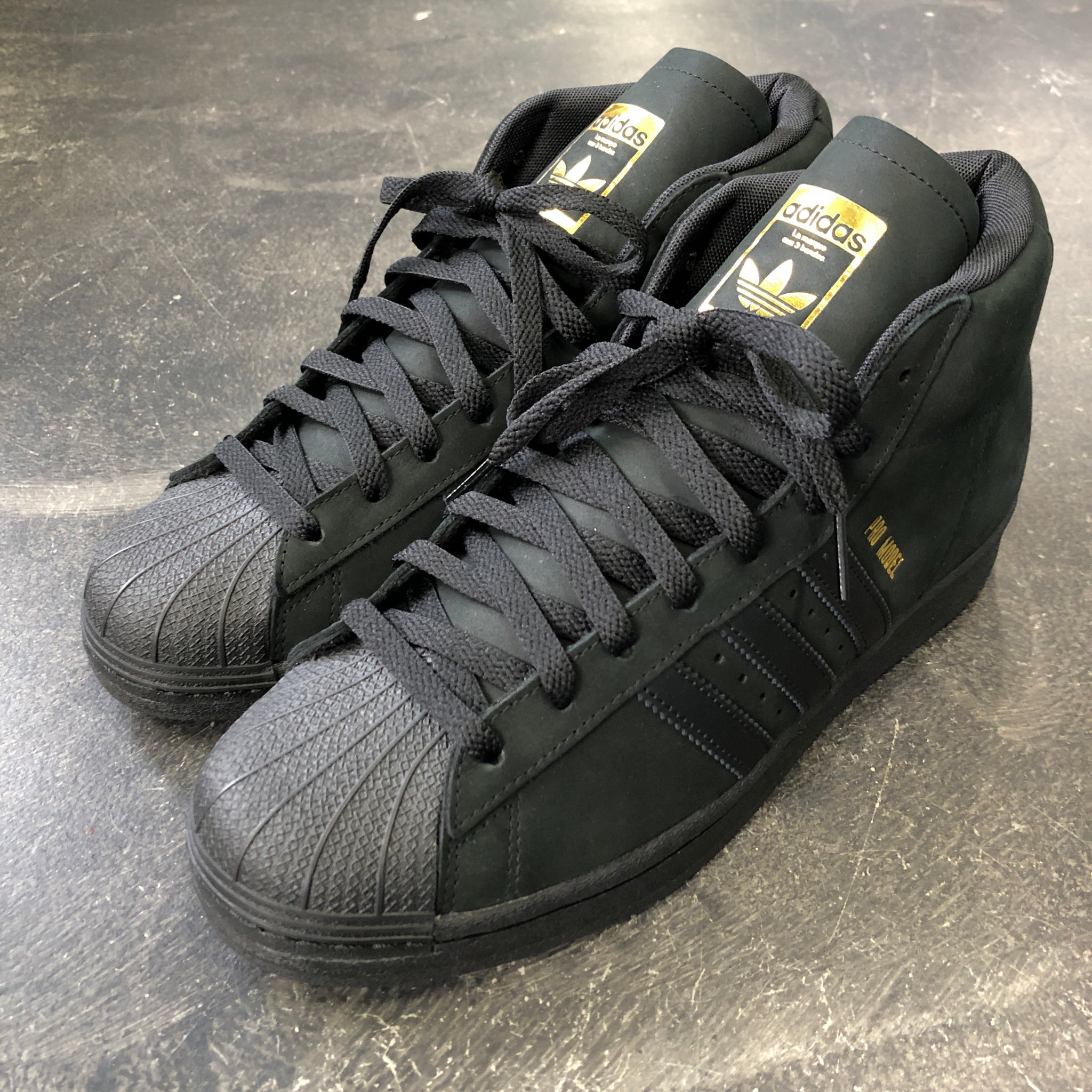 Adidas Pro Model Black/Gold – 561 Skate