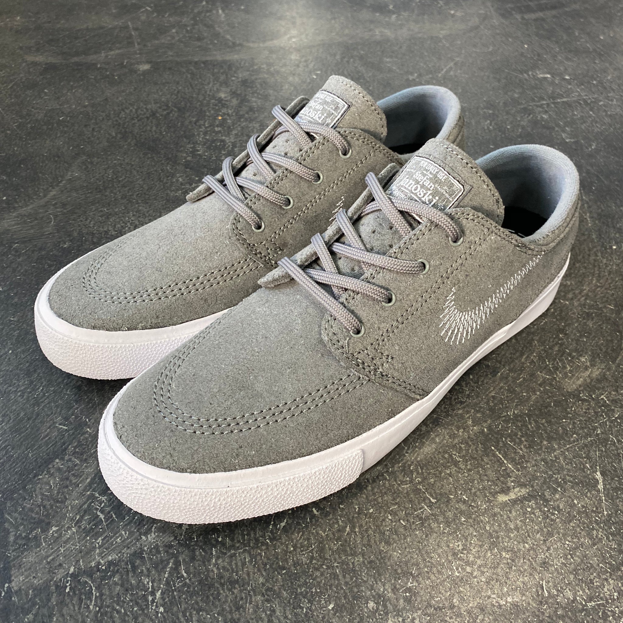 nike sb grey white