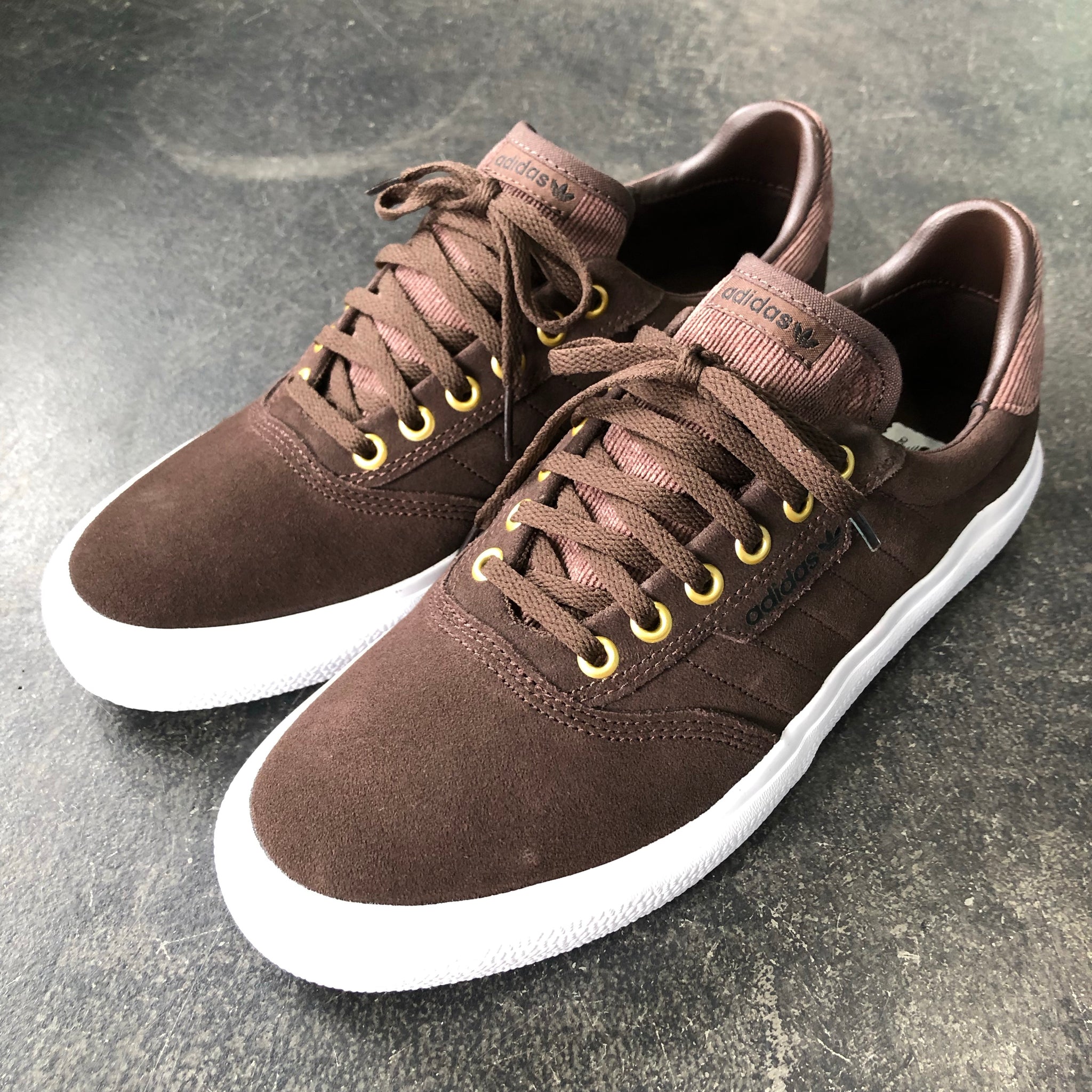 Adidas 3MC Brown/Ftwwht/Goldmt – 561 Skate