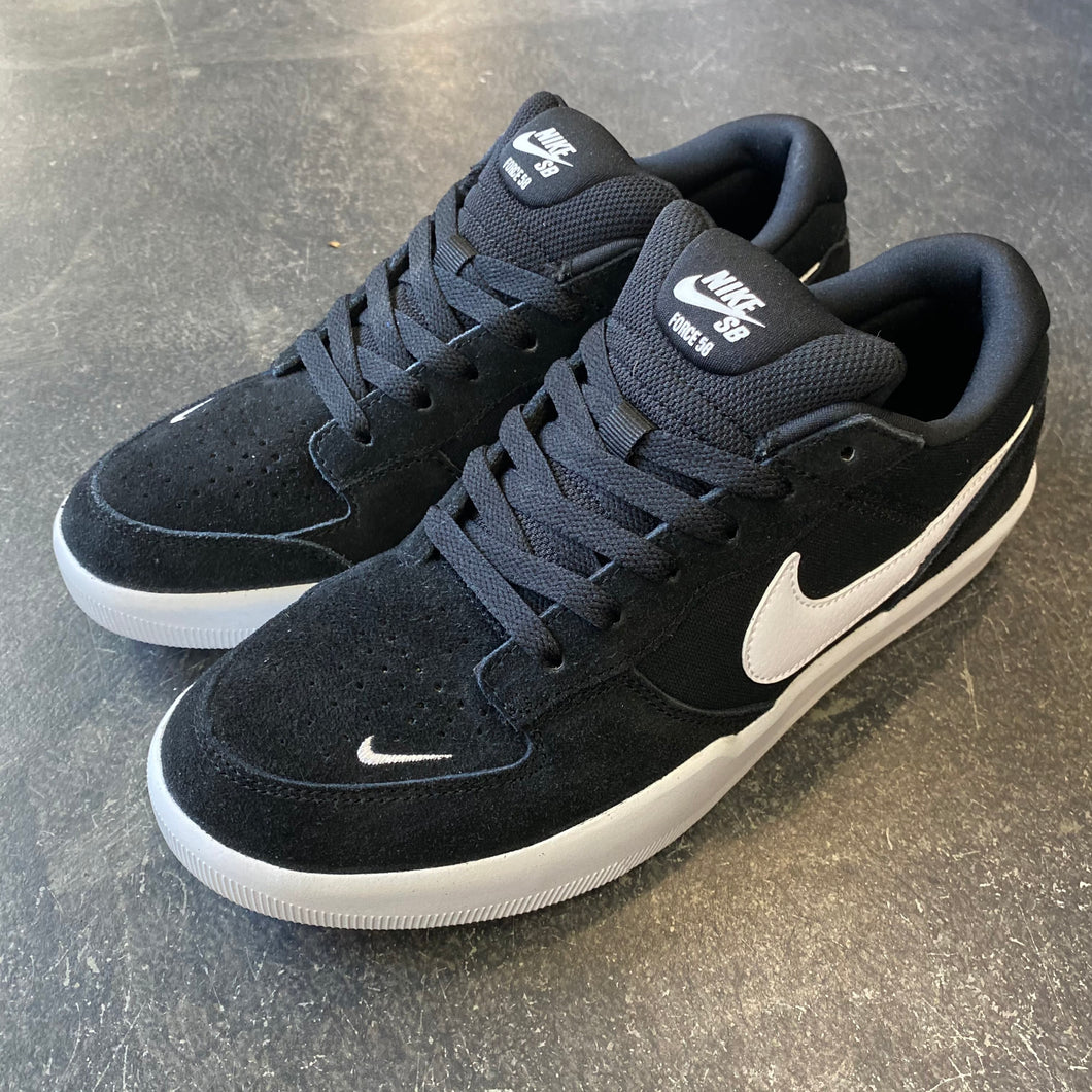 Mala fe cabina Gorrión Nike SB Force 58 Black/White – 561 Skate