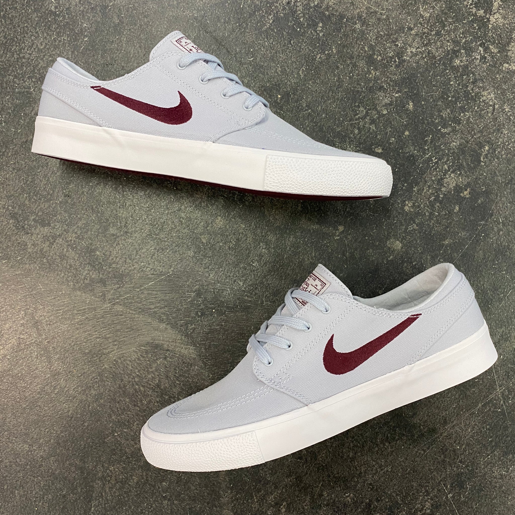 maroon nike sb shoes