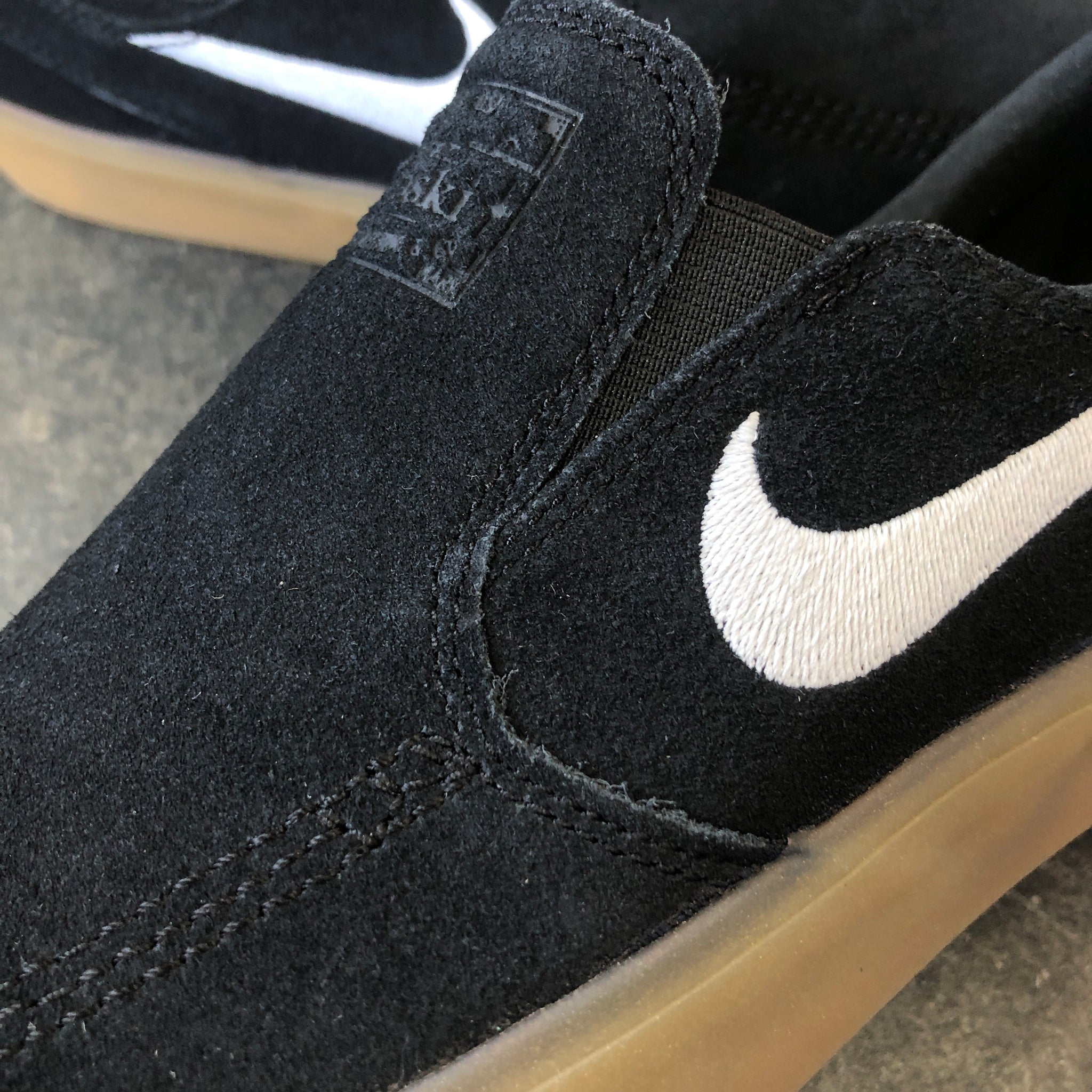 janoski slip on black gum