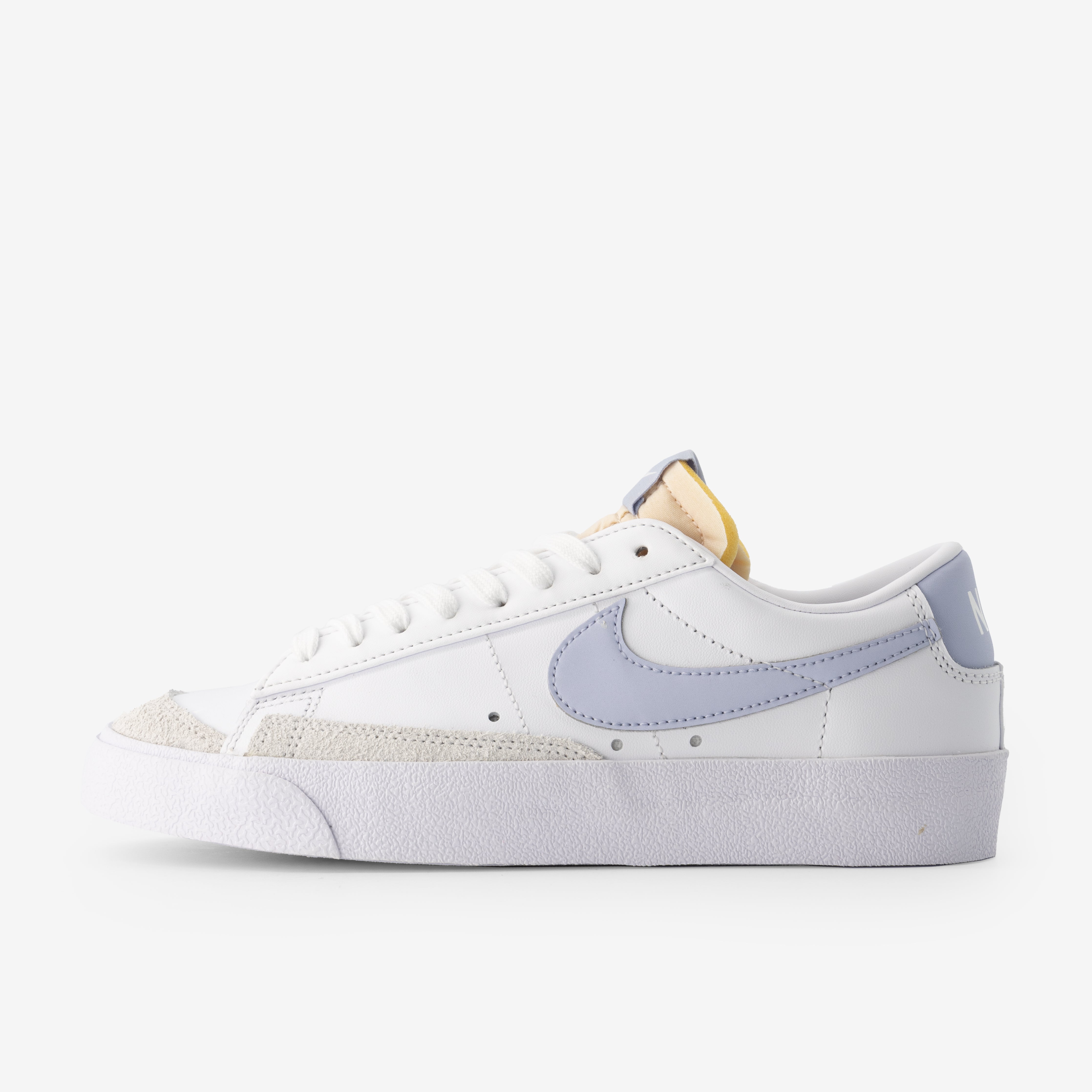 nike blazer low ghost