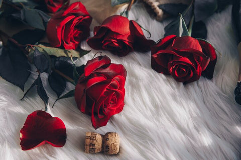 Red Roses, Romantic Bedroom Ideas, Romantic Bedroom Décor