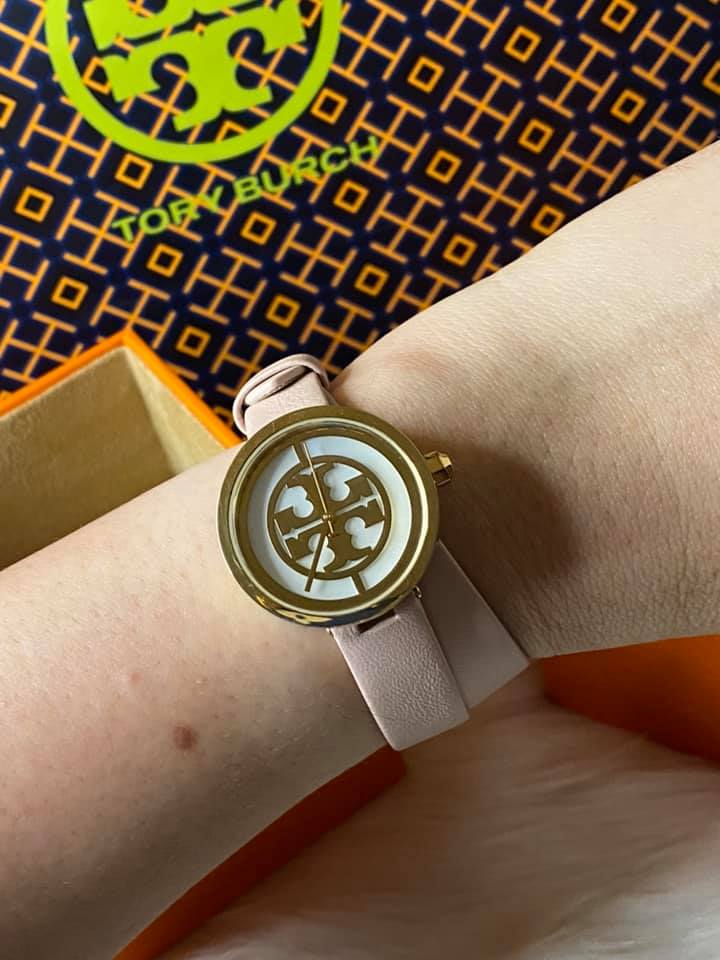 Tory Burch Reva Double-Wrap Watch in Nude Leather/Gold Tone – Club de Mode