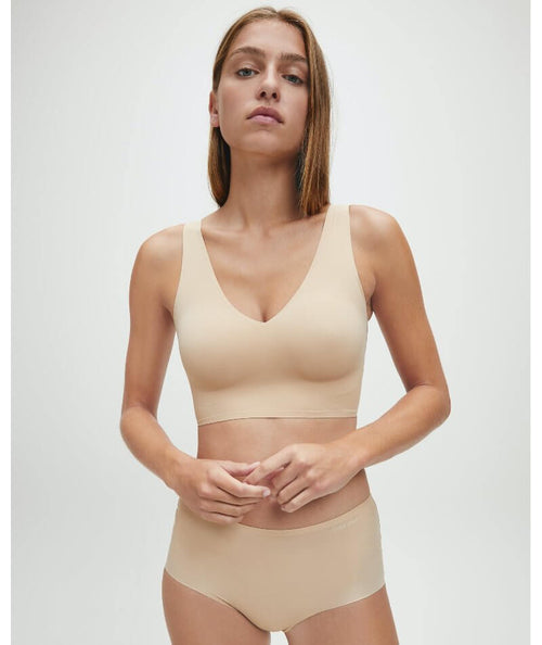 Calvin Klein Invisibles Comfort Lightly Lined V-Neck Bralette - Bare -  Curvy Bras