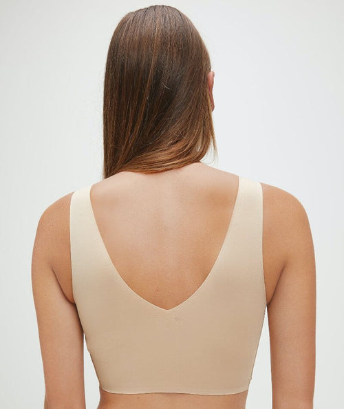 Calvin Klein Invisibles Comfort Lightly Lined V-Neck Bralette - Bare - Curvy