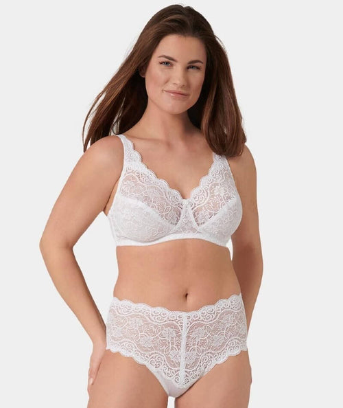 Triumph 10026156 Amourette 300 W Non Moulded Bra in White, Black OR Poudre  **Sizes B, C, D, DD, E, F, G, H, J, K** : : Clothing, Shoes &  Accessories