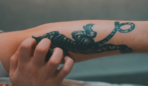 Showering With A New Tattoo What To Know In The First 48 Hours