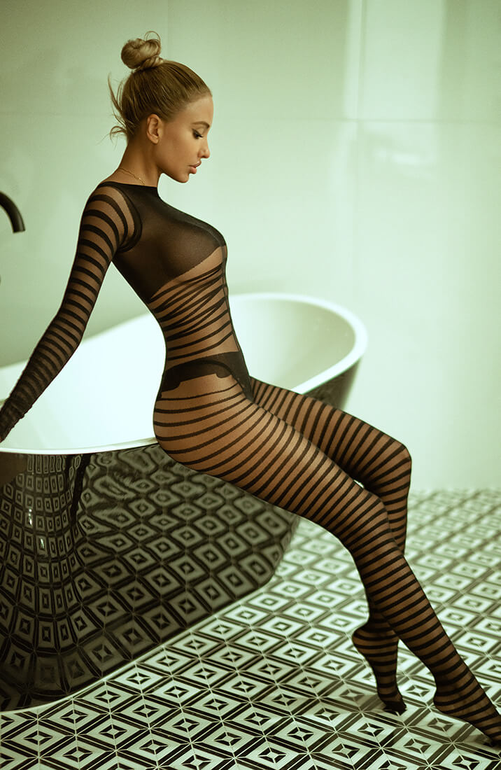 Stribet bundløs nylon bodystocking