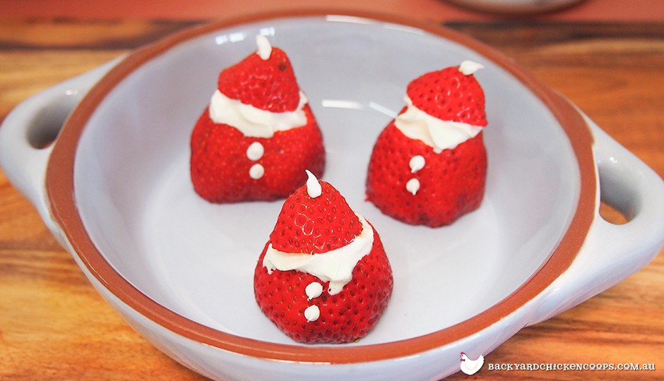 Easy Christmas strawberry santas