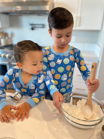 kids baking cookies